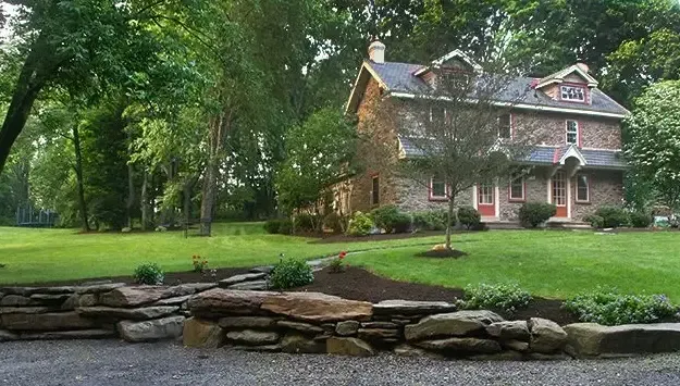 house with nice yard